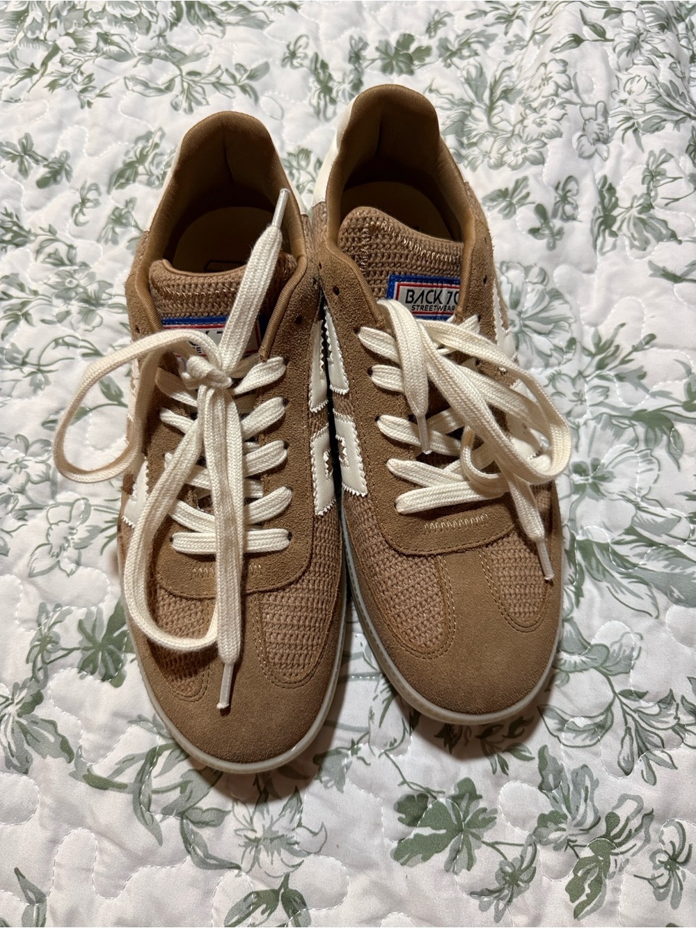 Women’s Back 70 Sneakers - Picture 5 of 5